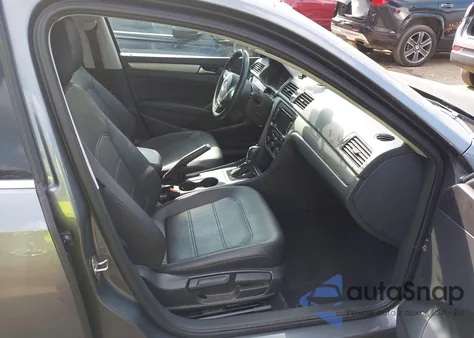 2015 Volkswagen Passat 1.8T Limited Edition из США, поврежденный, VIN 1VWAT7A36FC102601